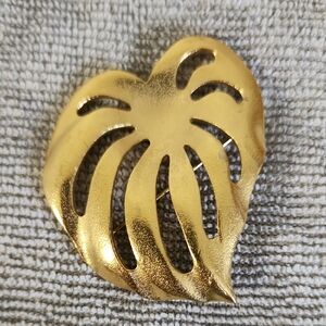 Trifari gold-tone costume jewelry leaf brooch